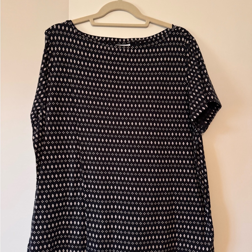 Black and White Patterned Women's Top
